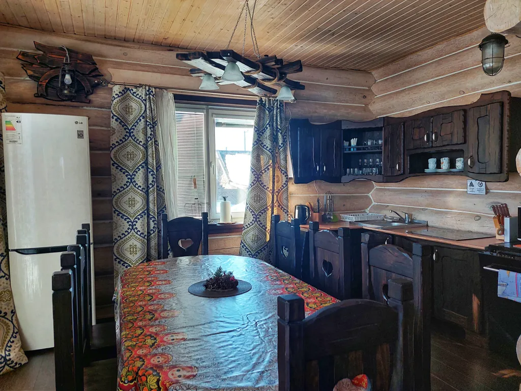 Уютный двухэтажный дом из бруса с видом на Валдайское озеро