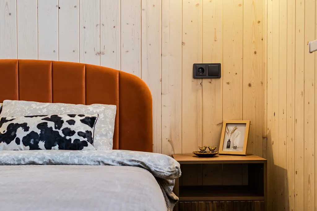 Новый дом с большим столом, кинотеатром, баней