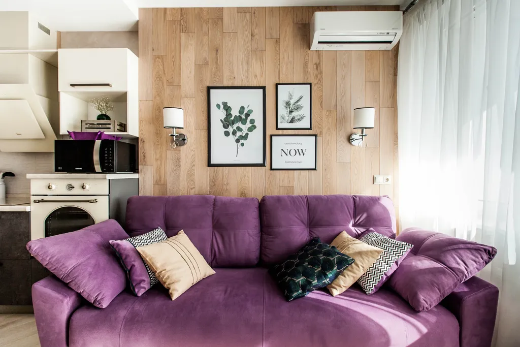 Апартаменты фиолетовый диванчик с видом на Лавру