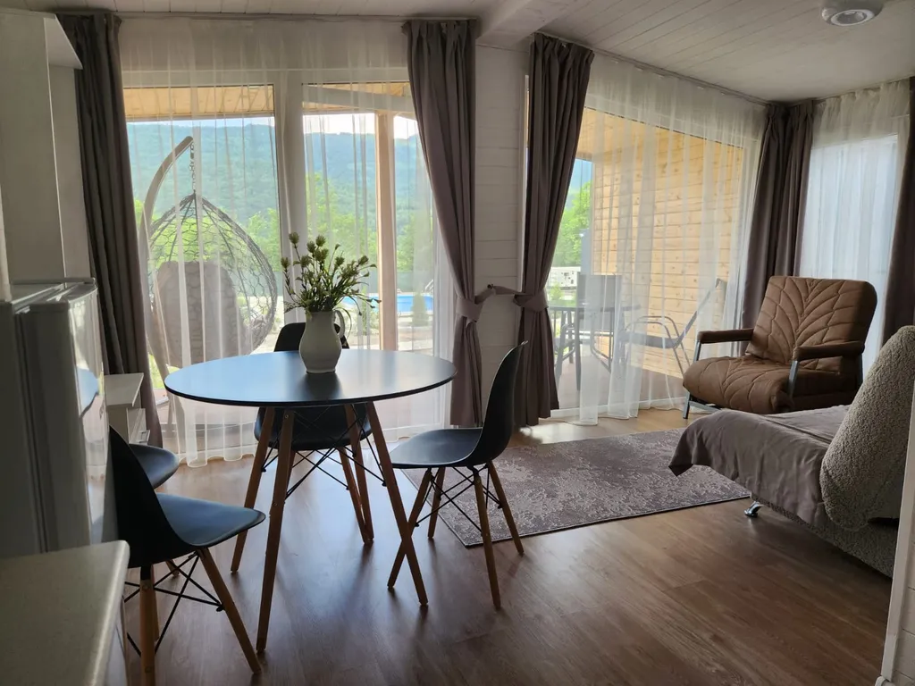 Домик в горах Адыгеи с бассейном