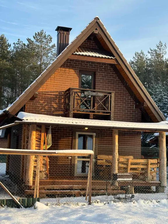 Дом с балконом у озера Нарочь