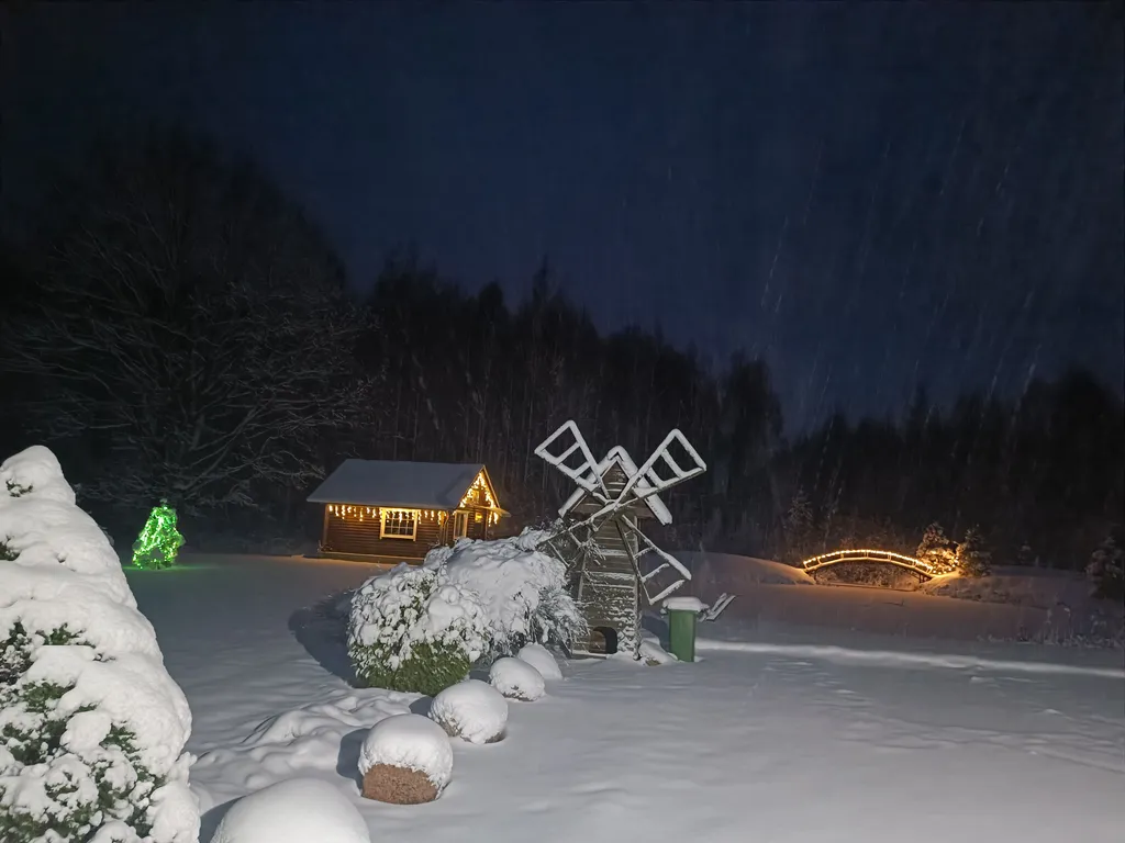 Дом у пруда