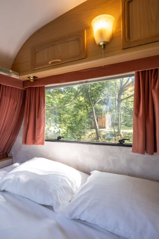 Автодомик для двоих с видом на озеро