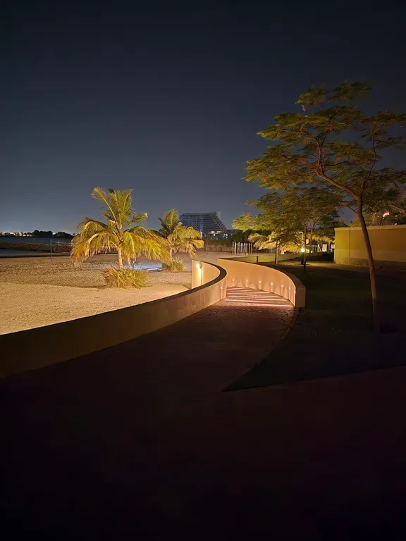 Апартаменты с частным пляжем и видом на море на острове Марджан