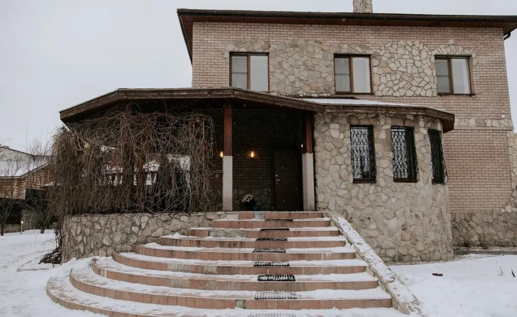 8-комнатный Дом