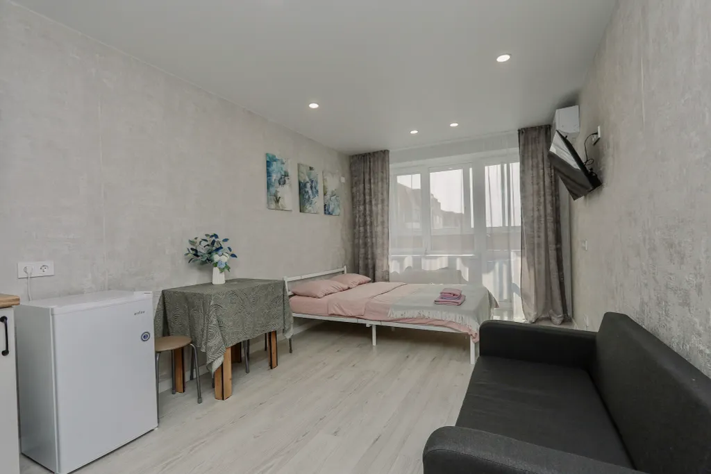 Oчень cветлaя и проcторная квартира с бaлкoном