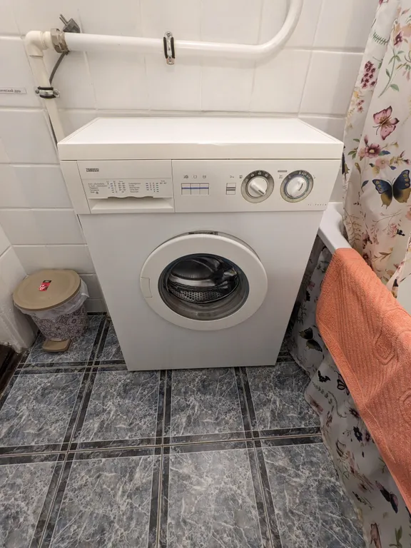 Двушка с косметическим ремонтом и новой мебелью рядом с парком Победы