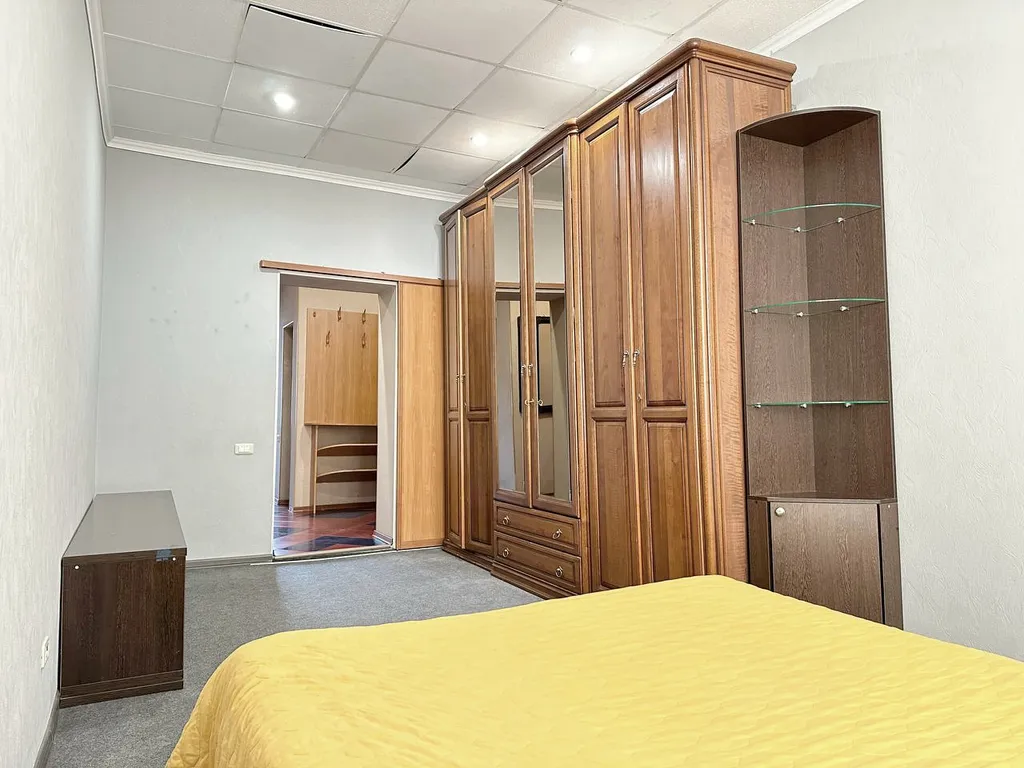 4-комнатная квартира в центре рядом с набережной