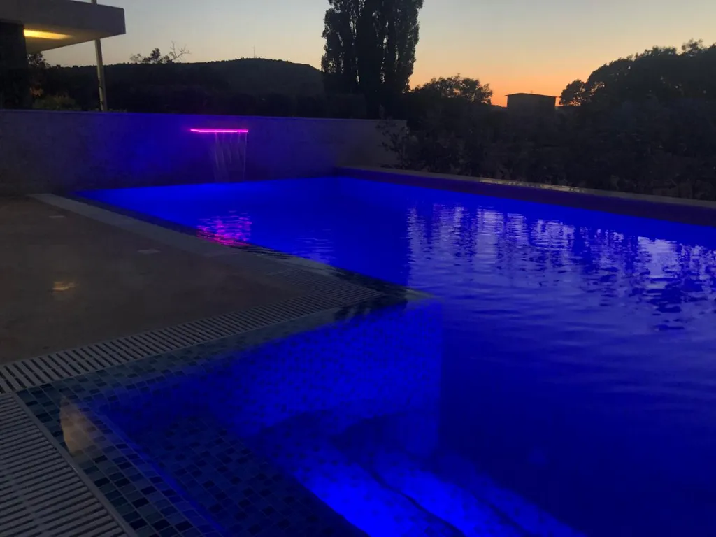 Вилла с бассейном среди виноградников Балаклавы