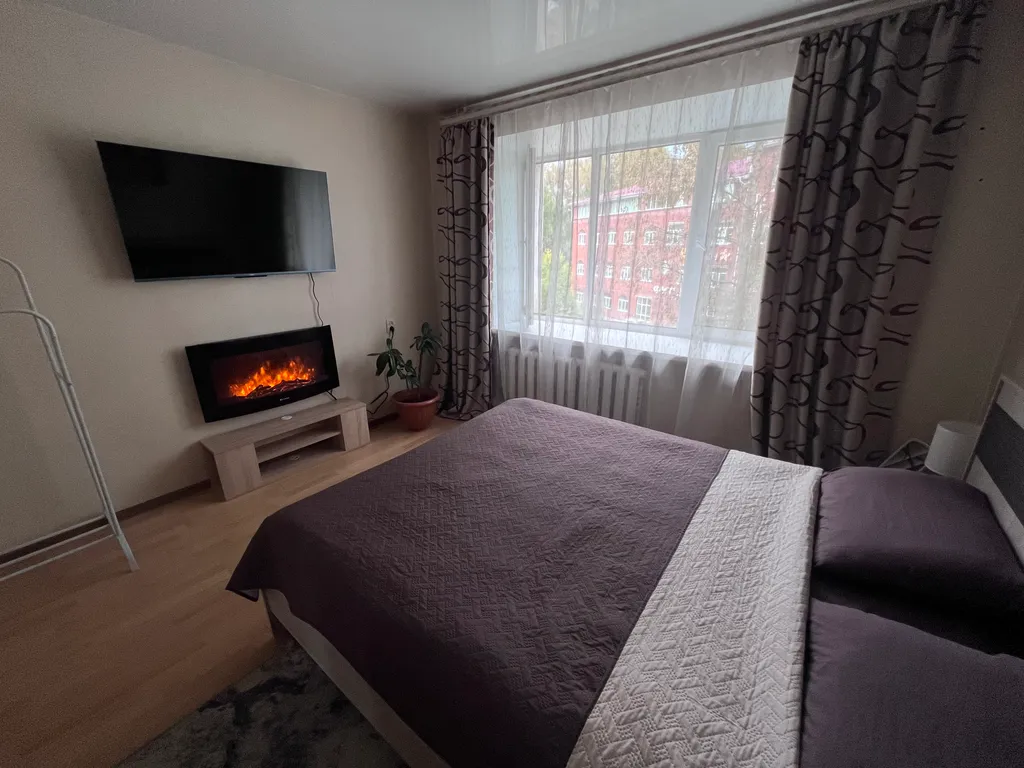 Двухкомнатная квартира в самом центре города, Площадь Металлургов