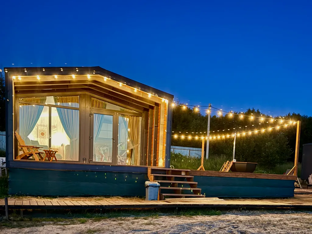 Lodge with pool (дом на берегу рыбинского водохранилища)