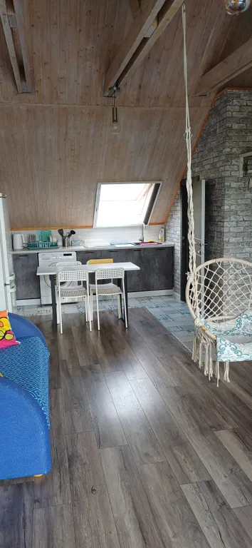 Уютный дом на берегу реки рядом с центром