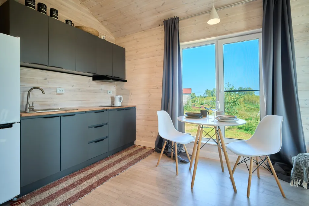 Дом с видом на пруд