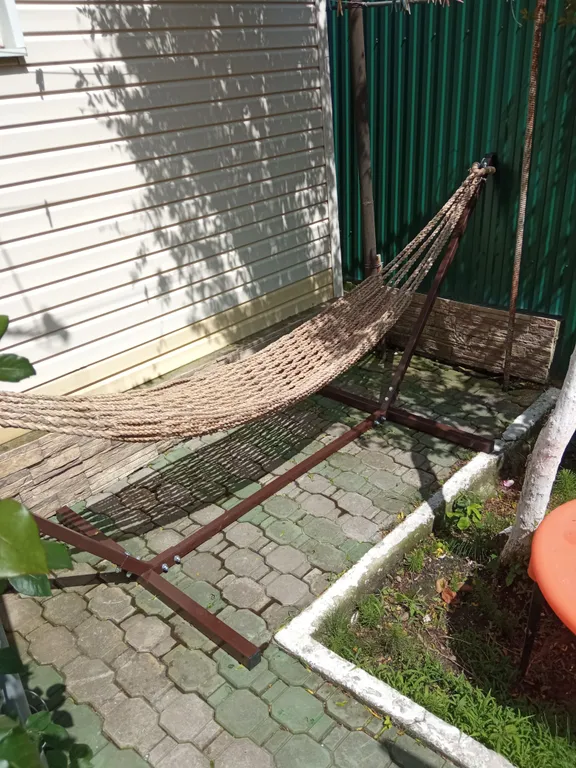 Домик с беседкой у моря