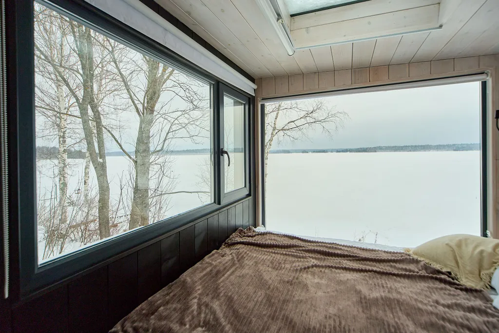 Коттедж Домик на 2 с окном в потолке прямо на берегу — аренда посуточно в Петрозаводск