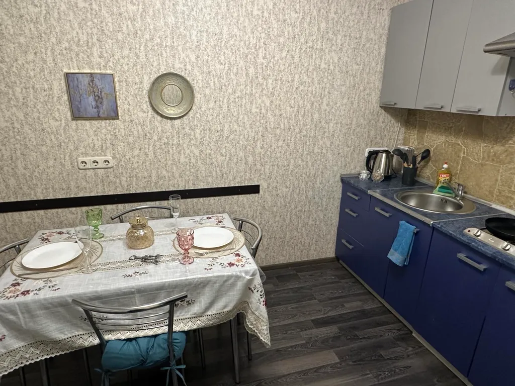 1 комнатная квартира прямо возле метро