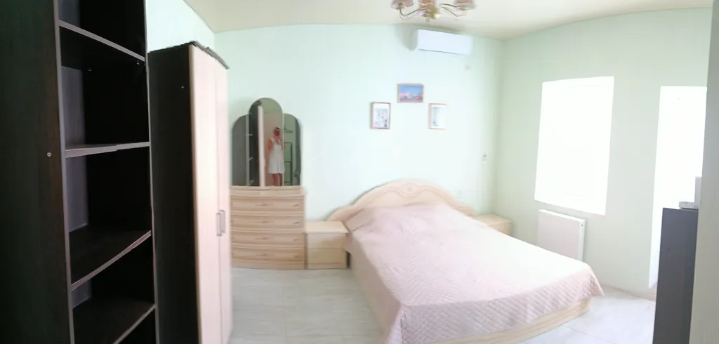 Комната 20м2 +кухня 10м2 в доме у моря