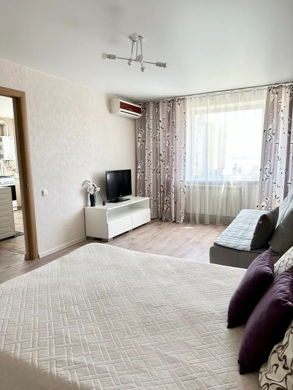 Однокомнатная квартира в центре с видом на Волгу