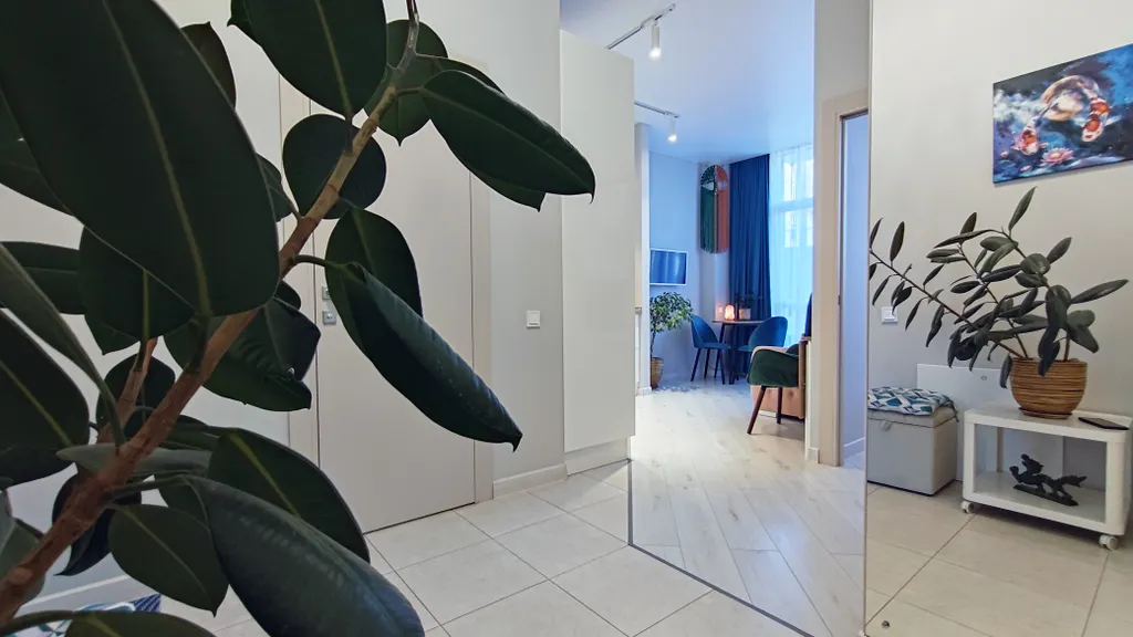 Дизайнерский апартамент со спальней и балконом