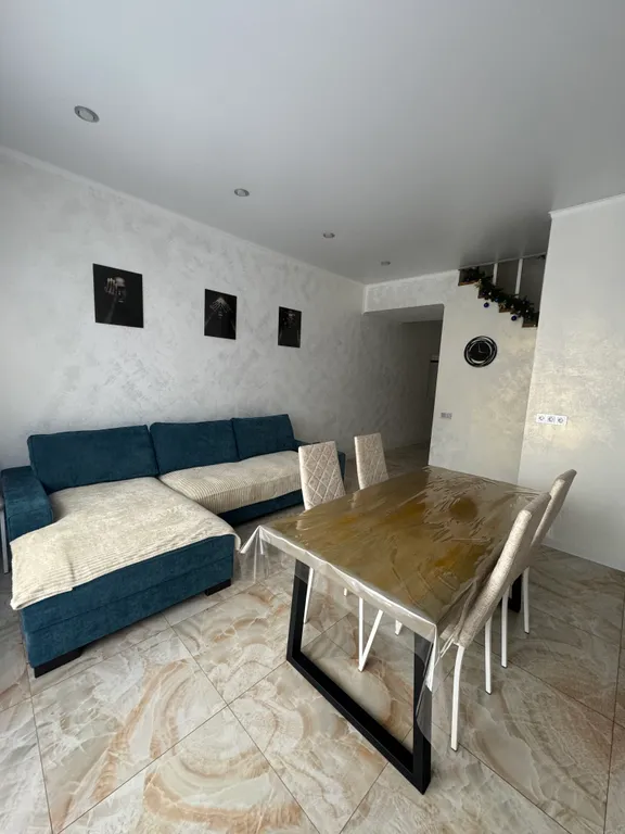 Уютное бунгало на зеленой поляне