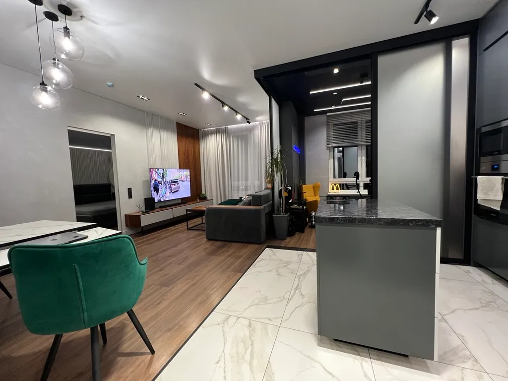 Апартаменты с офисом в КМ Tower Plaza