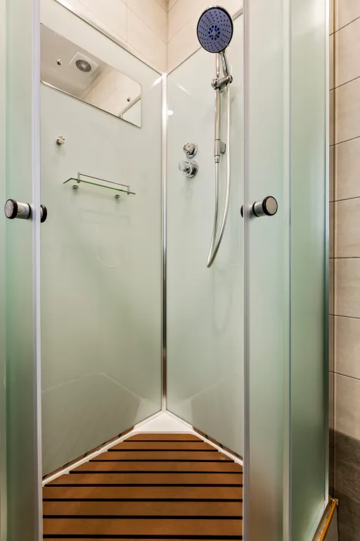 Комната в минуте от метро 1905 года