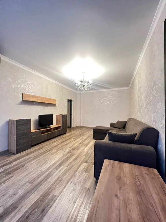 Уютная 2-комнатная квартира с дизайнерским ремонтом