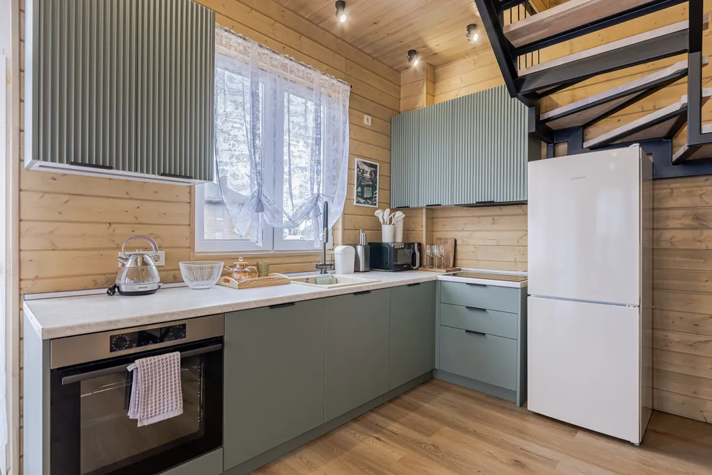 Дом у озера с чаном