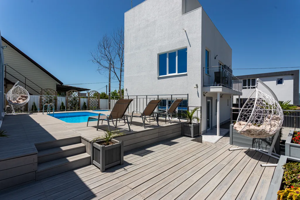 Дом для отдыха с бассейном и банным комплексом