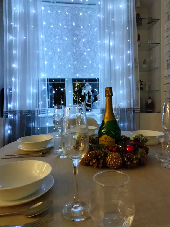 Уютный коттедж с дровяным камином, в окружении лесного массива