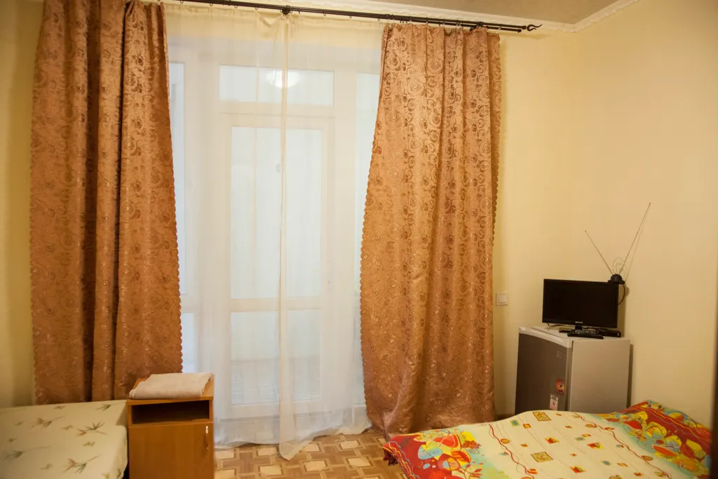 Квартира Трёхместный номер стандарт — аренда посуточно в Судак