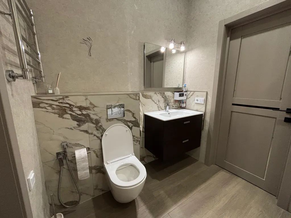 Живая ёлка! Новый дом с 4 спальнями, гостиная 80м