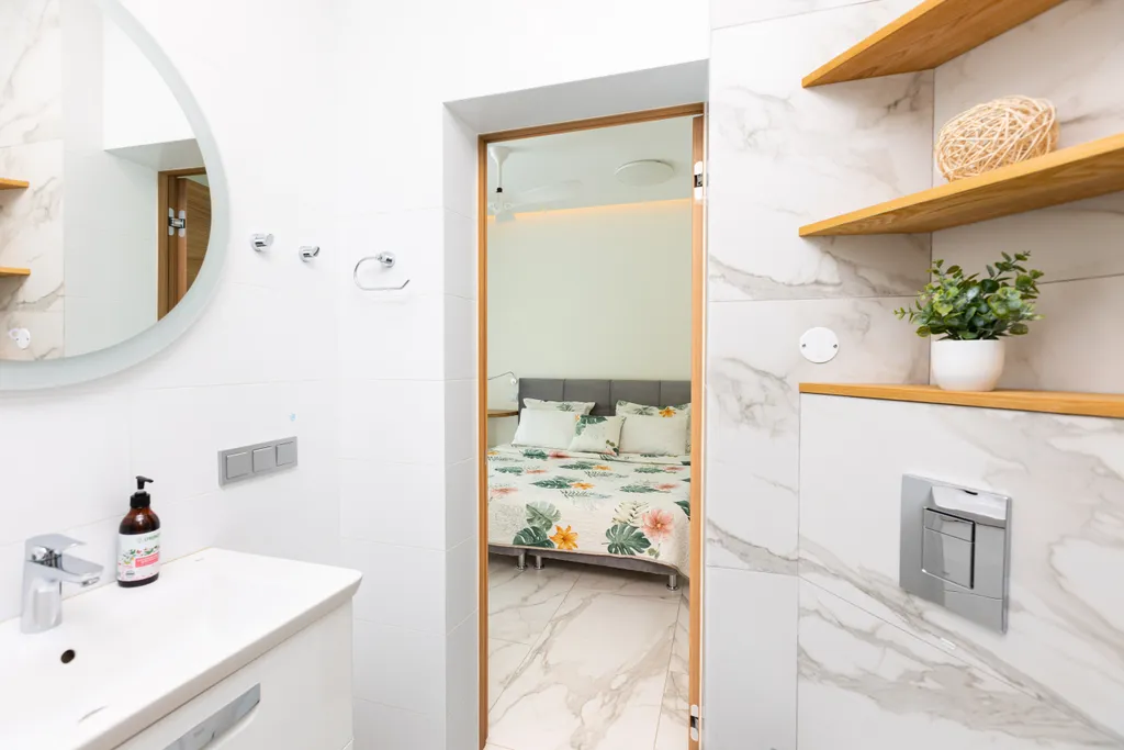 Просторная квартира с живым камином и видом на горы