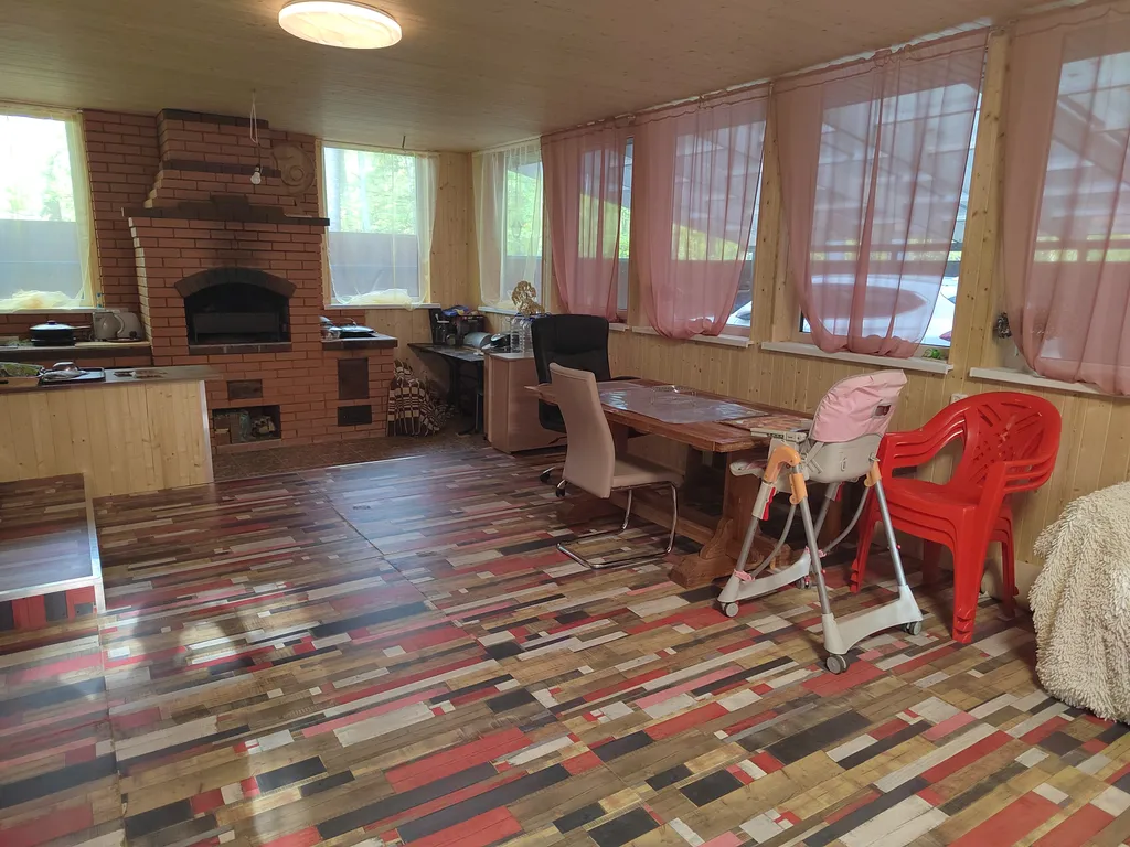 Дом в лесу у залива