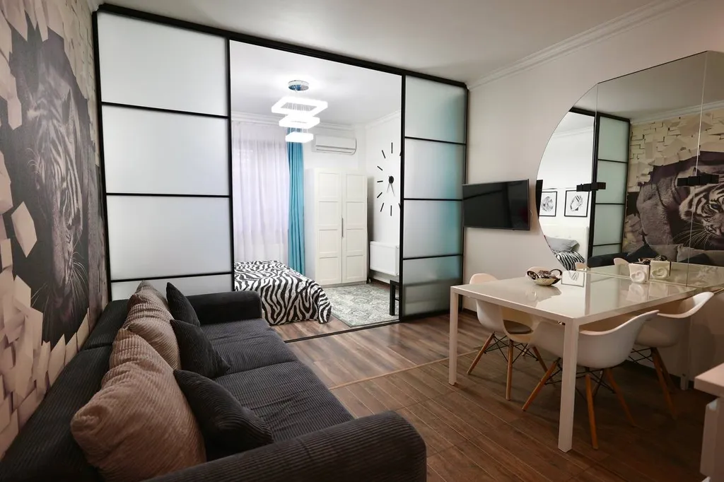 Квартира Просторная студия с выделенной спальней в центре — аренда посуточно в Эсто-Садок