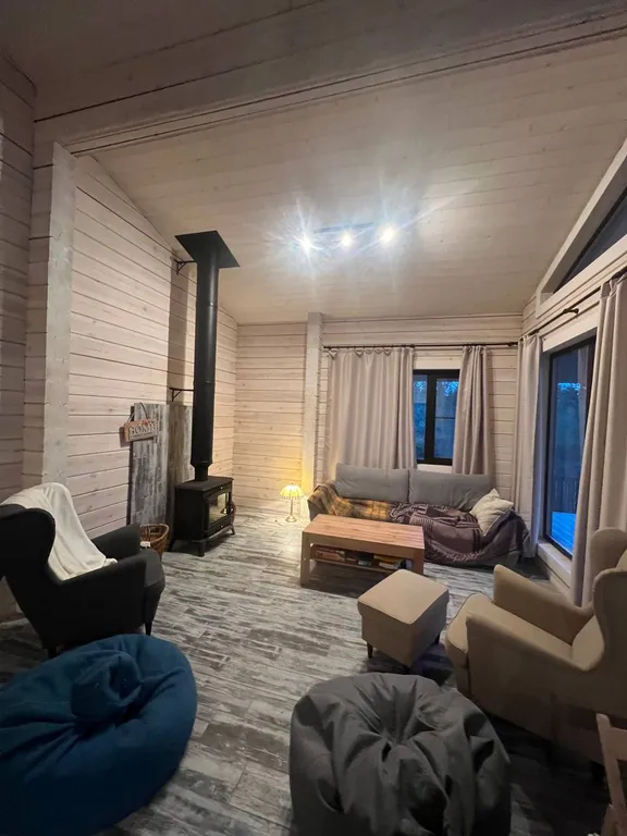 Сказочное шале в лесу