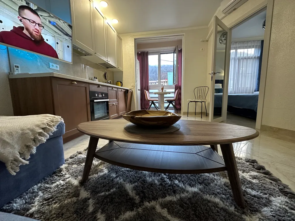 Пушка-евродвушка с видом на горы и Мариотт