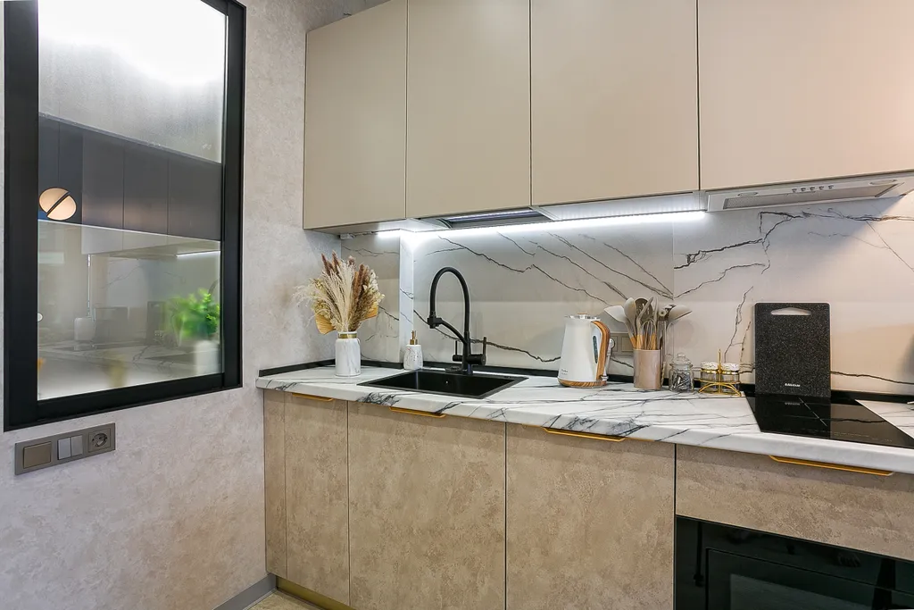 Дизайнерская студия с террасой с видом на море и свой пляж