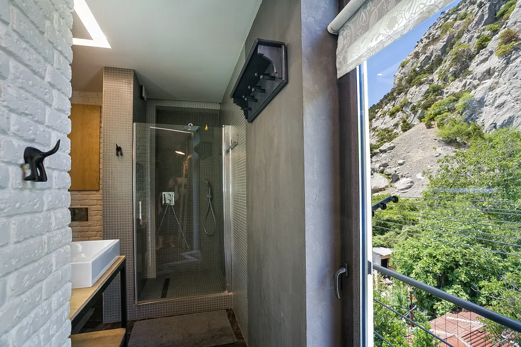 Квартира с двумя балконами и панорамным видом на море и горы