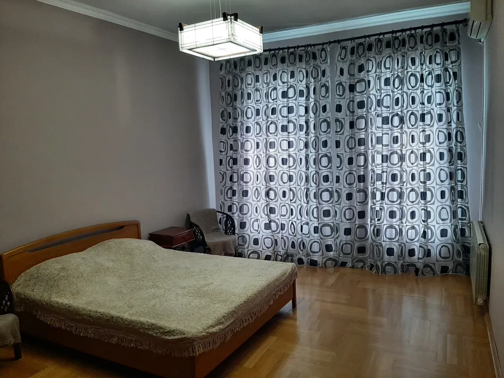 Большая 3-комнатная квартира в историческом доме