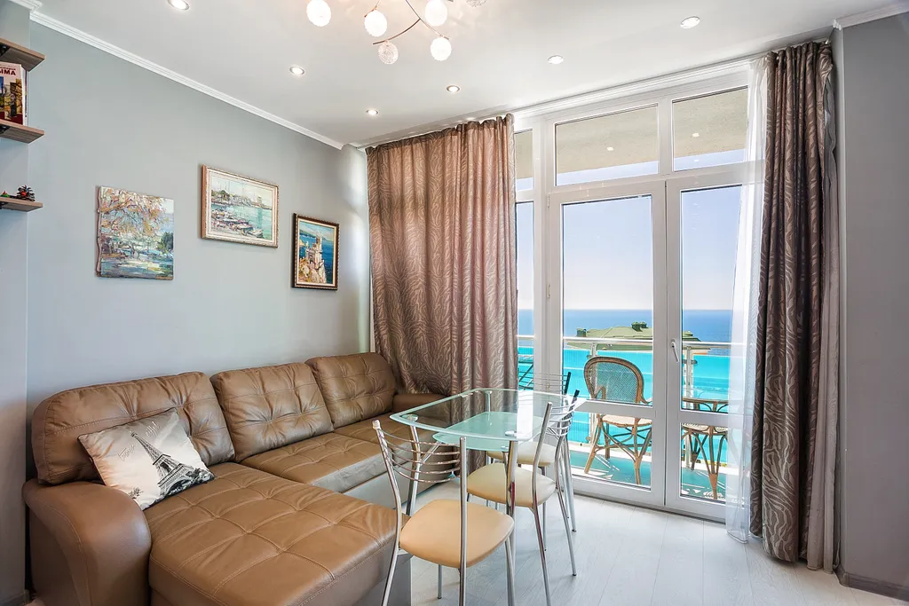 Уютная дизайнерская студия с панорамным видом на море в Мисхоре