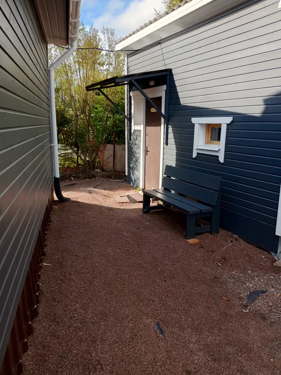 Дом рядом с озером