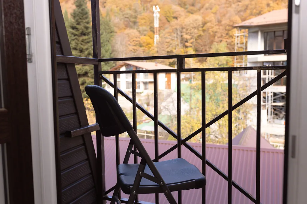 Трёхместный номер с балконом, вид на горы, доступен бассейн