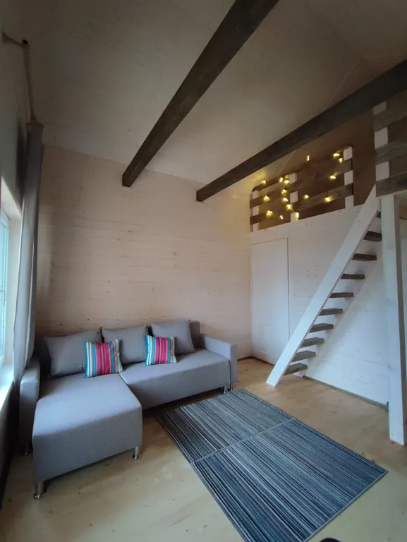 Домик на берегу реки