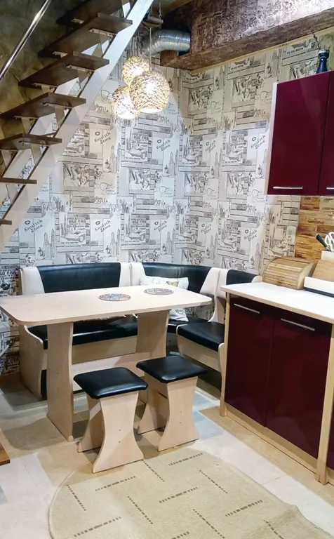 Коттедж Небольшой двухэтажный домик в центре города — Евпатория