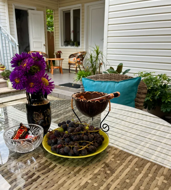 Комнаты с видом на море и горы