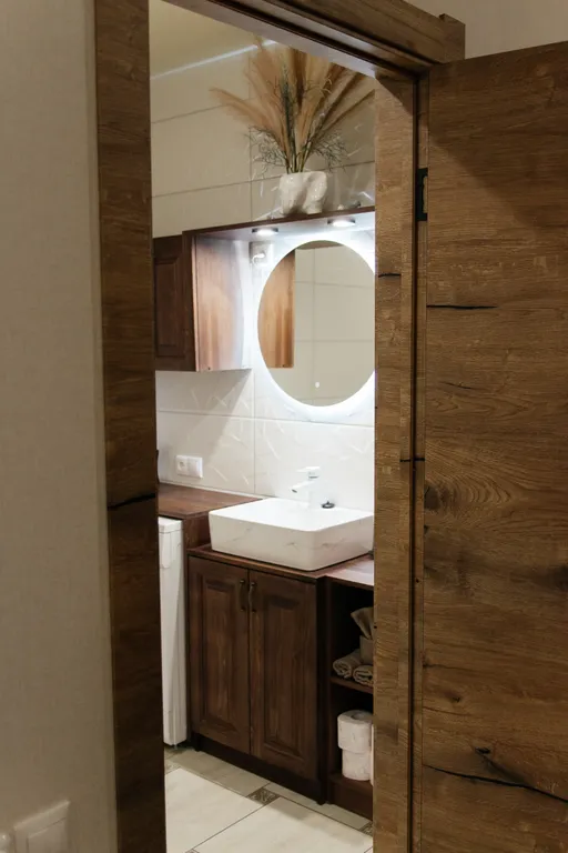 Уютный коттедж в сосновом лесу с видом на озеро