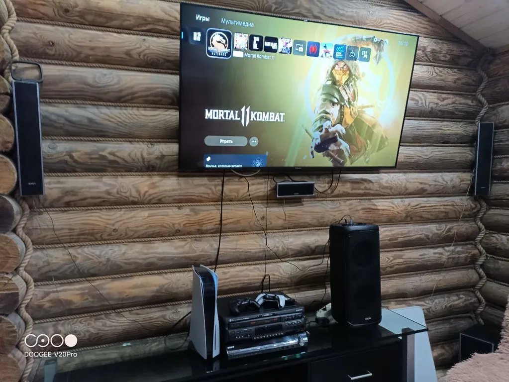 Дом изба в деревне с бассейном и баней