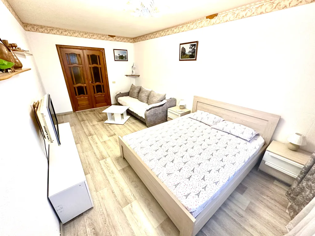 3-комнатная квартира у Ледового дворца спорта