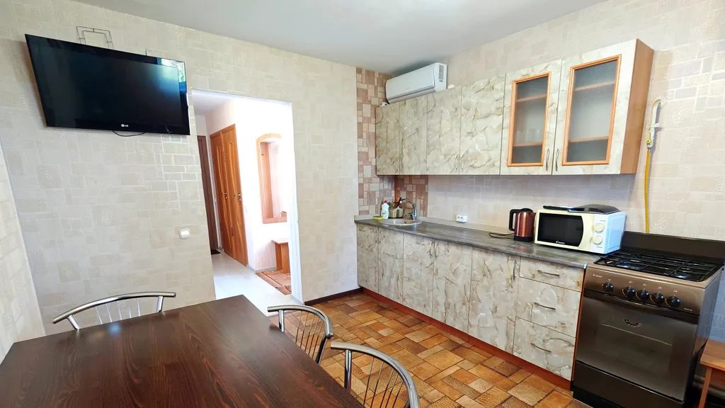 Золотые апартаменты полулюкс с 2 спальнями, кондиционером, кухней, ван